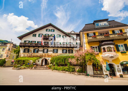 St. Gilgen, Österreich - 23. Mai 2017: Hotel Gasthof Zur Post in einem typischen österreichischen Haus am Hauptplatz der österreichischen Stadt St. Gilgen. Stockfoto