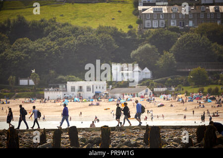 Besetzt Touristenattraktion St Ives Smeatons Pier, Strand Stadt in Cornwall, England Stockfoto