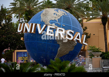 Universal Studios Wahrzeichen Globus am Eingang in Orlando, Florida Stockfoto