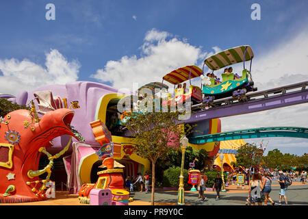 Achterbahn in Seuss Landing Dr Seuss land in den Universal Studios Orlando Stockfoto
