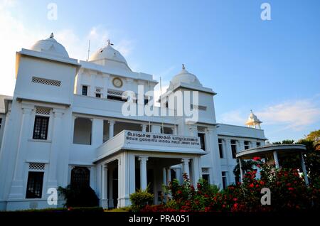 Kolonialzeit umgebaut Jaffna Öffentliche Bibliothek Wahrzeichen für Tamilen aus Jaffna, Sri Lanka Stockfoto