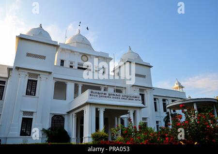Kolonialzeit umgebaut Jaffna Öffentliche Bibliothek Wahrzeichen für Tamilen aus Jaffna, Sri Lanka Stockfoto