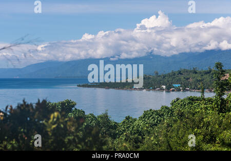 Landschaft der Küstenregion der Bird's Head Halbinsel. Manokwari, West Papua, Indonesien. Stockfoto