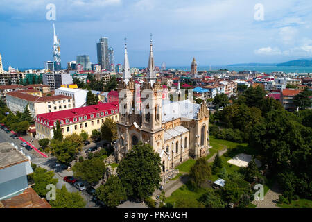 Kathedrale von der Geburt der seligen Jungfrau Maria in Batumi. Luftaufnahmen. Stockfoto