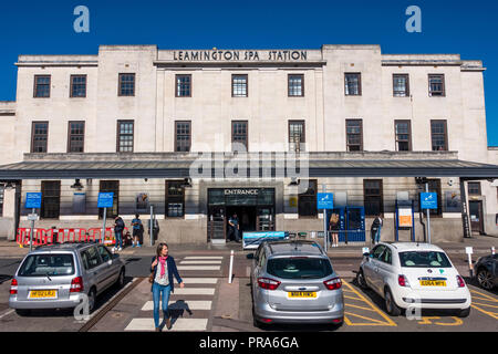 Royal Leamington Spa Bahnhof, Art-Deco-Design, eröffnet 1939, Grade 2 aufgeführt Stockfoto