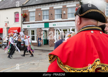 Sonntag, 12. August 2018 - Die alte Tradition der Lymm Rushbearing wurde nach einer Abwesenheit von zwei Jahren wiederbelebt. Lymm Morris Tänzerinnen durin Stockfoto