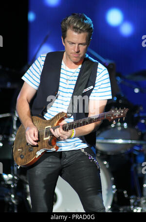 Joe Don Rooney mit Rascal Flatts führt in Konzert beim Cruzan Amphitheater in West Palm Beach, Florida, am 13. September 2014 Stockfoto