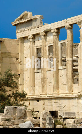 Griechenland. Athen. Akropolis. Erechtheion. Ionischer Tempel, der 421 v. Chr. erbaut wurde durch die Athener Architekten Mnesicles (Pericles Alter). Architektonisches detail. Stockfoto