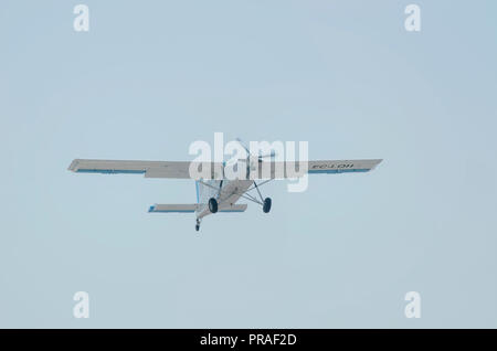Kleine Flugzeuge, Pilatus PC-6/B2-H4 Turbo Porter, nimmt von Castellon de la Plana (Spanien) mit Flugplatz Fallschirmspringer im Inneren. Extreme Sport. Stockfoto