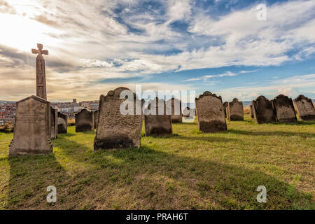 Der St. Maria Kirche, Whitby, North Yorkshire, England, 24. August 2018: Die grabsteine in der St. Marys Church Yard, Whitby, England. Stockfoto
