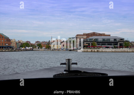 USA Maryland MD Fells Point ein Wassertaxi Ansätze das Dock in der historischen Umgebung der Sagamore Pendry Hotel an der alten City Pier ist Stockfoto