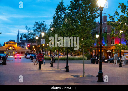 USA Maryland MD Baltimore Fells Point Broadway Square bei Nacht am Abend Stockfoto