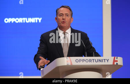 Birmingham, Großbritannien. 30 Sep, 2018. LIAM FOX MP STAATSSEKRETÄR FÜR INTERNATIONALEN HANDEL konservative Partei KONFERENZ 2018 das ICC, BIRMINGHAM, ENGLAND, 30. September 2018 sterben 18493 Adressen der konservativen Partei KONFERENZ 2018 IM ICC, BIRMINGHAM, ENGLAND Credit: Allstar Bildarchiv/Alamy leben Nachrichten Stockfoto