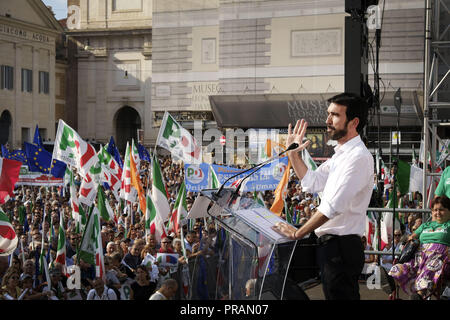 Rom, Italien. 30 Sep, 2018. Rom, Italien, 30. SEPTEMBER: Maurizio Martina, Generalsekretär der Demokratischen Partei (PD), italienische Mitte-links-Partei, spricht während einer Demonstration gegen die aktuelle Politik der Regierung am 30. September 2018 in Rom, Italien. Credit: Danilo Balducci/ZUMA Draht/Alamy leben Nachrichten Stockfoto