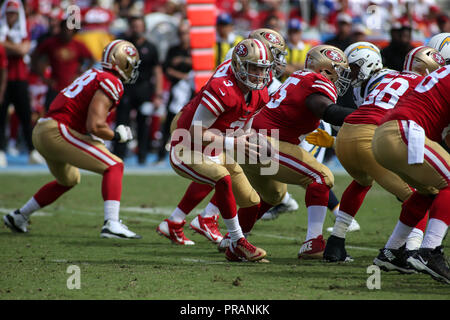 Carson, CA. 30 Sep, 2018. San Francisco 49ers quarterback C.J. Beathard (3) Während der NFL San Francisco 49ers vs Los Angeles Ladegeräte am Stubhub Center in Carson, Ca am 30. September 2018 (Foto von Jevone Moore Quelle: CSM/Alamy leben Nachrichten Stockfoto