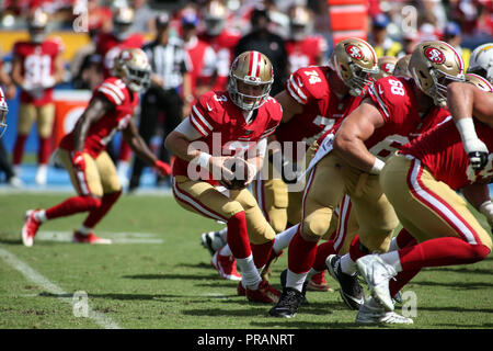 Carson, CA. 30 Sep, 2018. San Francisco 49ers quarterback C.J. Beathard (3) Während der NFL San Francisco 49ers vs Los Angeles Ladegeräte am Stubhub Center in Carson, Ca am 30. September 2018 (Foto von Jevone Moore Quelle: CSM/Alamy leben Nachrichten Stockfoto