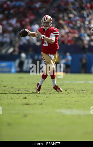 Carson, CA. 30 Sep, 2018. San Francisco 49ers quarterback C.J. Beathard (3) Während der NFL San Francisco 49ers vs Los Angeles Ladegeräte am Stubhub Center in Carson, Ca am 30. September 2018 (Foto von Jevone Moore Quelle: CSM/Alamy leben Nachrichten Stockfoto