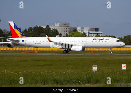 Tokio, Japan. 5 Mai, 2017. Philippine Airlines Airbus 321 unterwegs am Flughafen Tokio Narita International gesehen. Credit: Fabrizio Gandolfo/SOPA Images/ZUMA Draht/Alamy leben Nachrichten Stockfoto