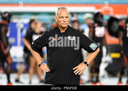 Miami Gardens, Florida, USA. 27 Sep, 2018. Head Coach Markierung Richt vor dem NCAA Football Spiel zwischen dem Miami Hurrikane und die North Carolina Tar Heels in Miami Gardens, Florida. Die Hurricanes besiegten die Tar Heels 47-10. Credit: Csm/Alamy leben Nachrichten Stockfoto