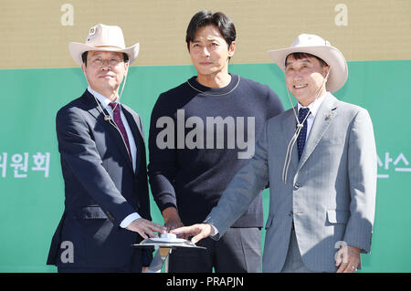 01 Okt, 2018. S. Korean actor Jang Dong-gun Koreanische Schauspieler Jang Dong-gun (C) nimmt an dem 5. handon Tag in Seoul Land in Gwacheon, Gyeonggi Provinz, südlich von Seoul, on Sept. 29, 2018. Credit: Yonhap/Newcom/Alamy leben Nachrichten