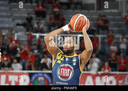 Brescia, Italien. 30. September 2018. Tekele Baumwolle (auxilium Torino) während des Finales der Lba Supercoppa 2018 Auxilium Fiat Torino-Armani Exchange Olimpia Milano. Walter Bertagnoli/Alamy leben Nachrichten Stockfoto