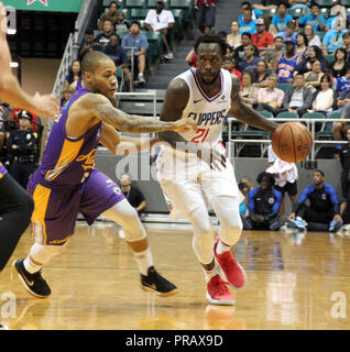 Honolulu, Hawaii. September 30, 2018 - LA Clippers guard Patrick Beverley Nr. 21 während einer Ausstellung Spiel zwischen den LA Clippers und der Sydney Könige der NBL in der Stan Polizeichef-Mitte auf dem Campus der Universität von Hawaii in Manoa in Honolulu, HI Michael Sullivan/CSM Credit: Cal Sport Media/Alamy leben Nachrichten Stockfoto