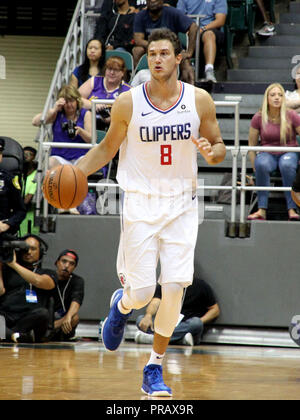 Honolulu, Hawaii. September 30, 2018 - LA Clippers vorwärts Danilo Gallinari #8 während einer Ausstellung Spiel zwischen den LA Clippers und der Sydney Könige der NBL in der Stan Polizeichef-Mitte auf dem Campus der Universität von Hawaii in Manoa in Honolulu, HI Michael Sullivan/CSM Credit: Cal Sport Media/Alamy leben Nachrichten Stockfoto