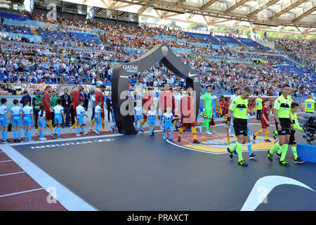 Rom, Italien. 01 Okt, 2018. Fußball-Liga Serie A Rom vs Lazio-Rome 29-09-2018 im Bild Start line Foto Fotograf01 Gutschrift: Unabhängige Fotoagentur/Alamy leben Nachrichten Stockfoto
