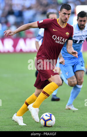 Rom, Italien. 01 Okt, 2018. Fußball-Liga Serie A Rom vs Lazio-Rome 29-09-2018 im Bild Edin Dzeko Foto Fotograf01 Gutschrift: Unabhängige Fotoagentur/Alamy leben Nachrichten Stockfoto