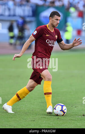 Rom, Italien. 01 Okt, 2018. Fußball-Liga Serie A Rom vs Lazio-Rome 29-09-2018 im Bild Edin Dzeko Foto Fotograf01 Gutschrift: Unabhängige Fotoagentur/Alamy leben Nachrichten Stockfoto