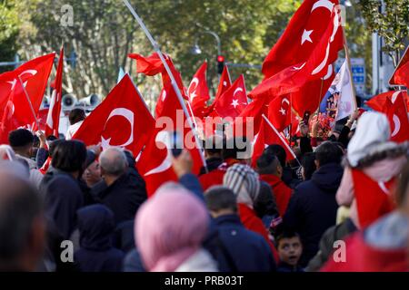 Köln, Deutschland. 29 Sep, 2018. Erdogan Lüfter auf der Ditib-Zentralmoschee in Ehrenfeld auf den Besuch des türkischen Präsidenten Erdogan. Köln, 29.09.2018 | Verwendung der weltweiten Kredit: dpa/Alamy leben Nachrichten Stockfoto