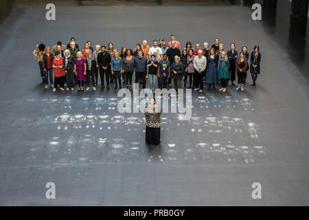 London, Großbritannien. 1. Okt, 2018. Tate Modern präsentiert Hyundai Kommission Tania Bruguera: 10,143,227 Eine interaktive Installation von Politischen die kubanische Künstlerin Tania Bruguera in der Turbine Hall. Credit: Guy Corbishley/Alamy leben Nachrichten Stockfoto