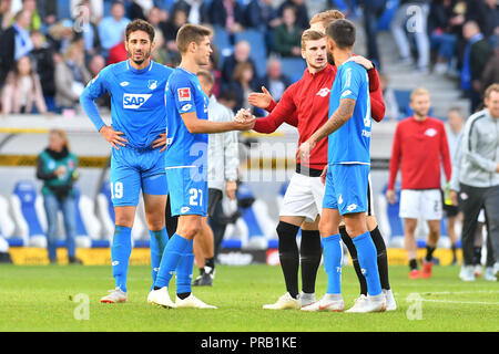 Sinsheim, Deutschland. 29 Sep, 2018. 29.09.2018, WIRSOL Rhein-Neckar-Arena, Sinsheim, GER, 1 FBL, TSG 1899 Hoffenheim vs RB Leipzig, DFL VORSCHRIFTEN VERBIETEN UNS FOTO ALS BILD-SEQUENZEN UND/ODER QUASI VIDEO. Im Bild: h 19#, Andrej Kramaric (TSG Hoffenheim #27), Timo Werner (RB Leipzig #11), Kerem Demirbay (TSG Hoffenheim #10) Foto © nordphoto/Fabisch | Verwendung der weltweiten Kredit: dpa/Alamy leben Nachrichten Stockfoto