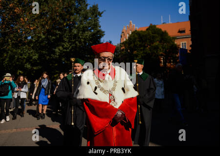 Krakau, Polen. 1. Okt, 2018. Wojciech Nowak, der Rektor der Jagiellonen-Universität besucht die 655th Prozession von der Eröffnung des akademischen Jahres an der Jagiellonen-Universität. Im Jahre 1364 gegründet, ist die Jagiellonen Universität ist die älteste Universität in Polen, die zweitälteste Universität in Mitteleuropa, und eines der ältesten erhaltenen Universitäten der Welt. Credit: Omar Marques/SOPA Images/ZUMA Draht/Alamy leben Nachrichten Stockfoto