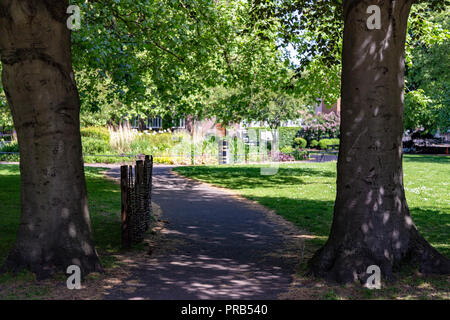 Brunswick Square Gardens, einem öffentlichen Park in Bloomsbury, London, UK Stockfoto