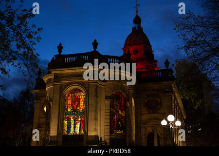 St. Philip's Kathedrale in Birmingham in der Nacht. Stockfoto