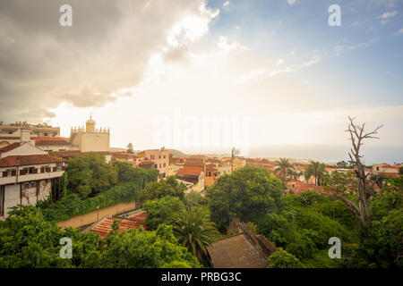 Blick auf Dächer in La Orotava auf Teneriffa. Stockfoto