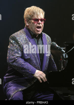 Elton John führt in Konzert im BankAtlantic Center in Sunrise, Florida am 9. März 2012. Stockfoto