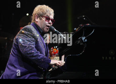 Elton John führt in Konzert im BankAtlantic Center in Sunrise, Florida am 9. März 2012. Stockfoto