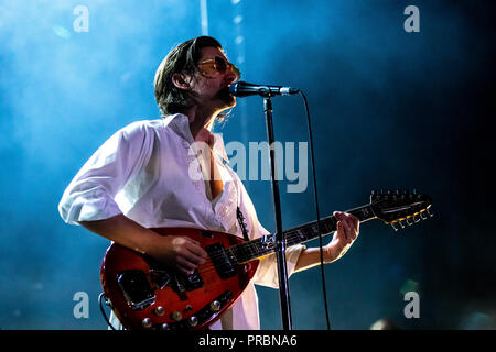 Dänemark, Kopenhagen - Juni 27., 2018. Die englische Rockband Arctic Monkeys führt ein Live Konzert im Royal Arena in Kopenhagen. Hier Sänger, Songwriter und Musiker Alex Turner ist live auf der Bühne gesehen. (Foto: Gonzales Foto - Kasper Maansson). Stockfoto