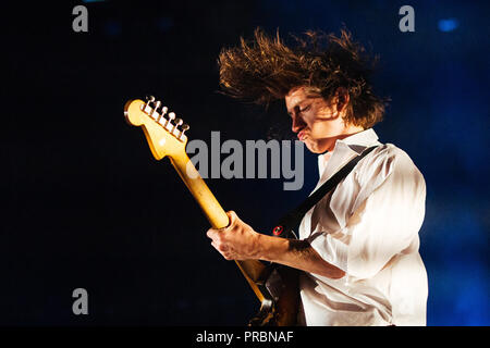 Dänemark, Kopenhagen - Juni 27., 2018. Die englische Rockband Arctic Monkeys führt ein Live Konzert im Royal Arena in Kopenhagen. Hier Sänger, Songwriter und Musiker Alex Turner ist live auf der Bühne gesehen. (Foto: Gonzales Foto - Kasper Maansson). Stockfoto