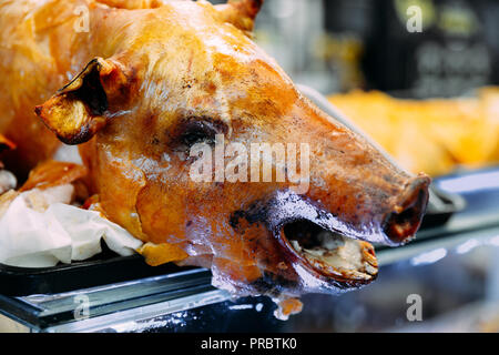 Nahaufnahme von gegrillten Schweinekopf auf Anzeige, Lissabon, Portugal Stockfoto