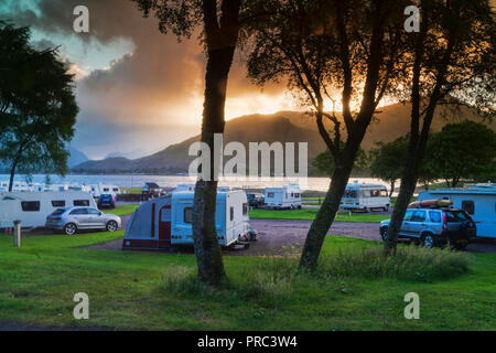 Dramatischer Sonnenuntergang, Blick über Loch Linnhe an Onich, Ardgour, Berge, Hochland, Schottland Großbritannien Stockfoto