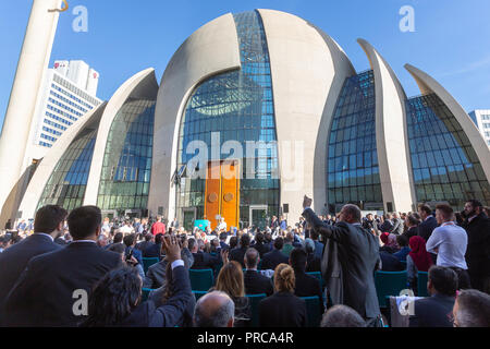 Zentrale Moschee der DITTIB in Köln während der Eröffnungsfeier von den türkischen Präsidenten Erdogan Stockfoto