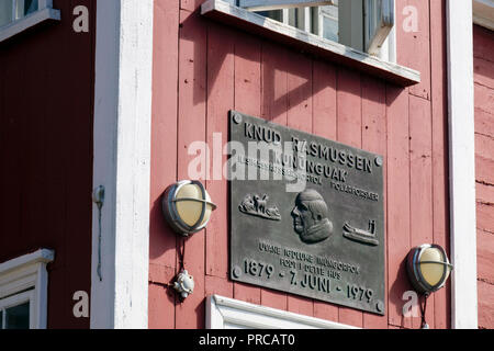 Plakette auf Knud Rasmussen 1879 - 1979 (Polarforscher und Anthropologe) Geburtsort. Ilulissat (jakobshavn), Qaasuitsup, Grönland Stockfoto