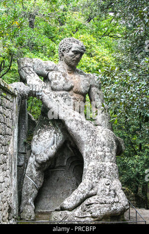 Bei Bomarzo - Italien - Auf Semptember 2009 - heiligen Hain, auch als Park der Monster bekannt, die grotesken Skulpturen in manieristic Stil besiedelten Ein Stockfoto