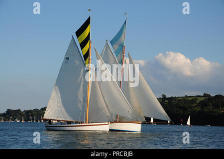 Traditionelle Falmouth arbeiten Boote segeln in einer Regatta in der Fal estuary Stockfoto