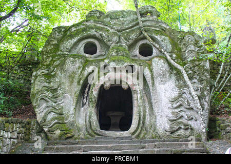 Bei Bomarzo - Italien - Auf Semptember 2009 - heiligen Hain, auch als Park der Monster bekannt, die grotesken Skulpturen in manieristic Stil besiedelten Ein Stockfoto