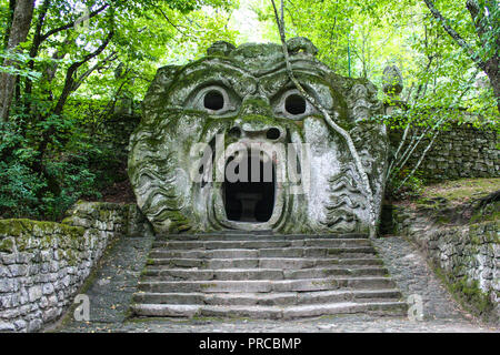 Bei Bomarzo - Italien - Auf Semptember 2009 - heiligen Hain, auch als Park der Monster bekannt, die grotesken Skulpturen in manieristic Stil besiedelten Ein Stockfoto