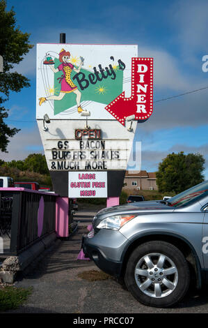 Zeichen für Betty's Diner in der Nähe von Flathead Lake in Polson, Montana Stockfoto